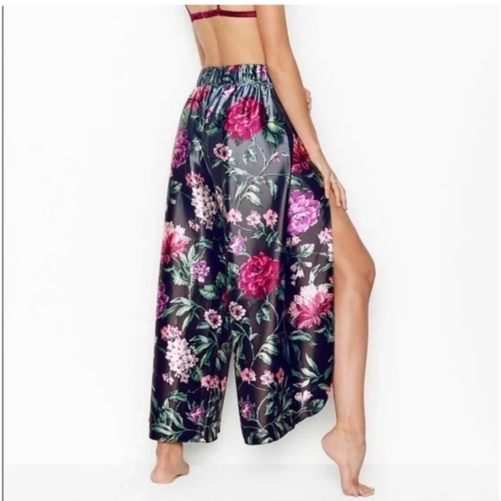 NWT Victoria's Secret Floral Satin Wide Leg Tulip Pants. 